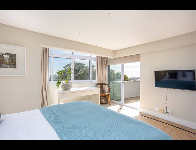 3 BEDROOM APARTMENT TO LET IN SEA POINT